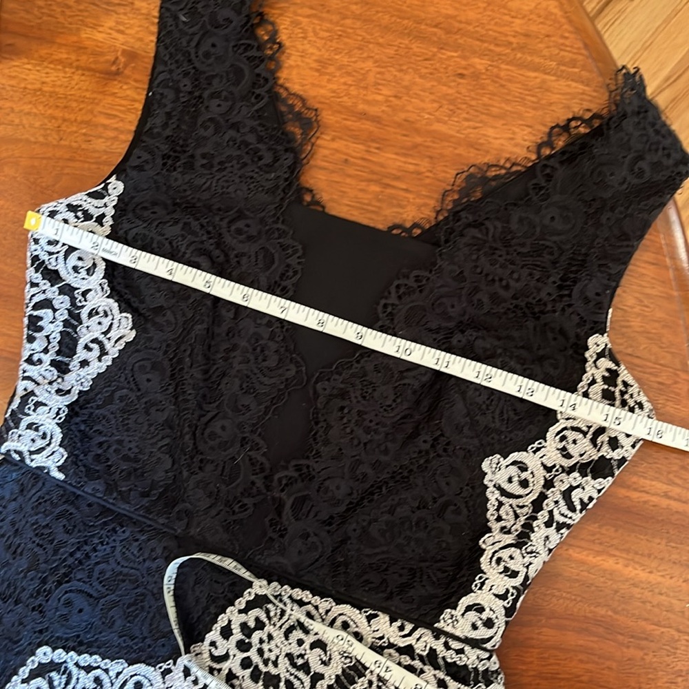Maggy London Black and White Sweetheart Sheath Mini Dress - Picture 9 of 11